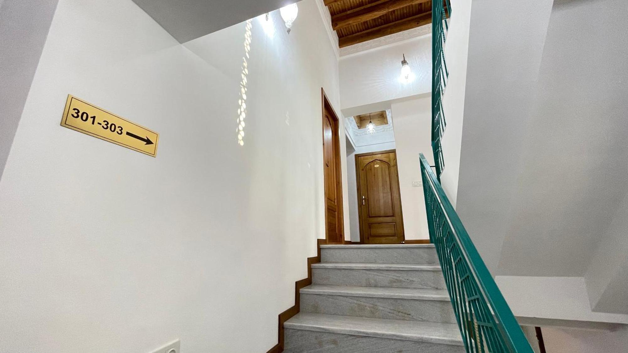 Mahbubakhon Guest House In Old City บูคารา ภายนอก รูปภาพ