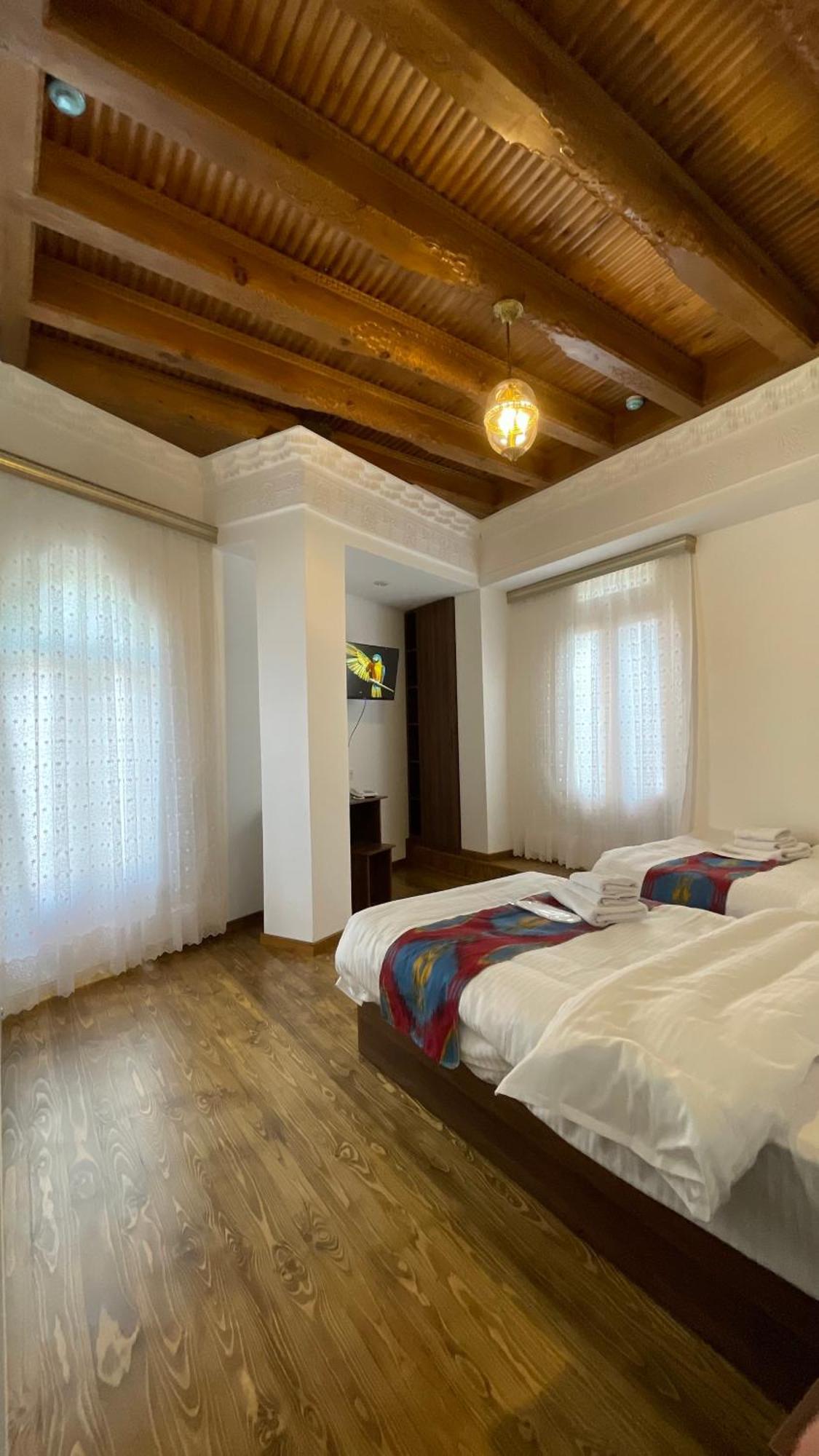 Mahbubakhon Guest House In Old City บูคารา ภายนอก รูปภาพ