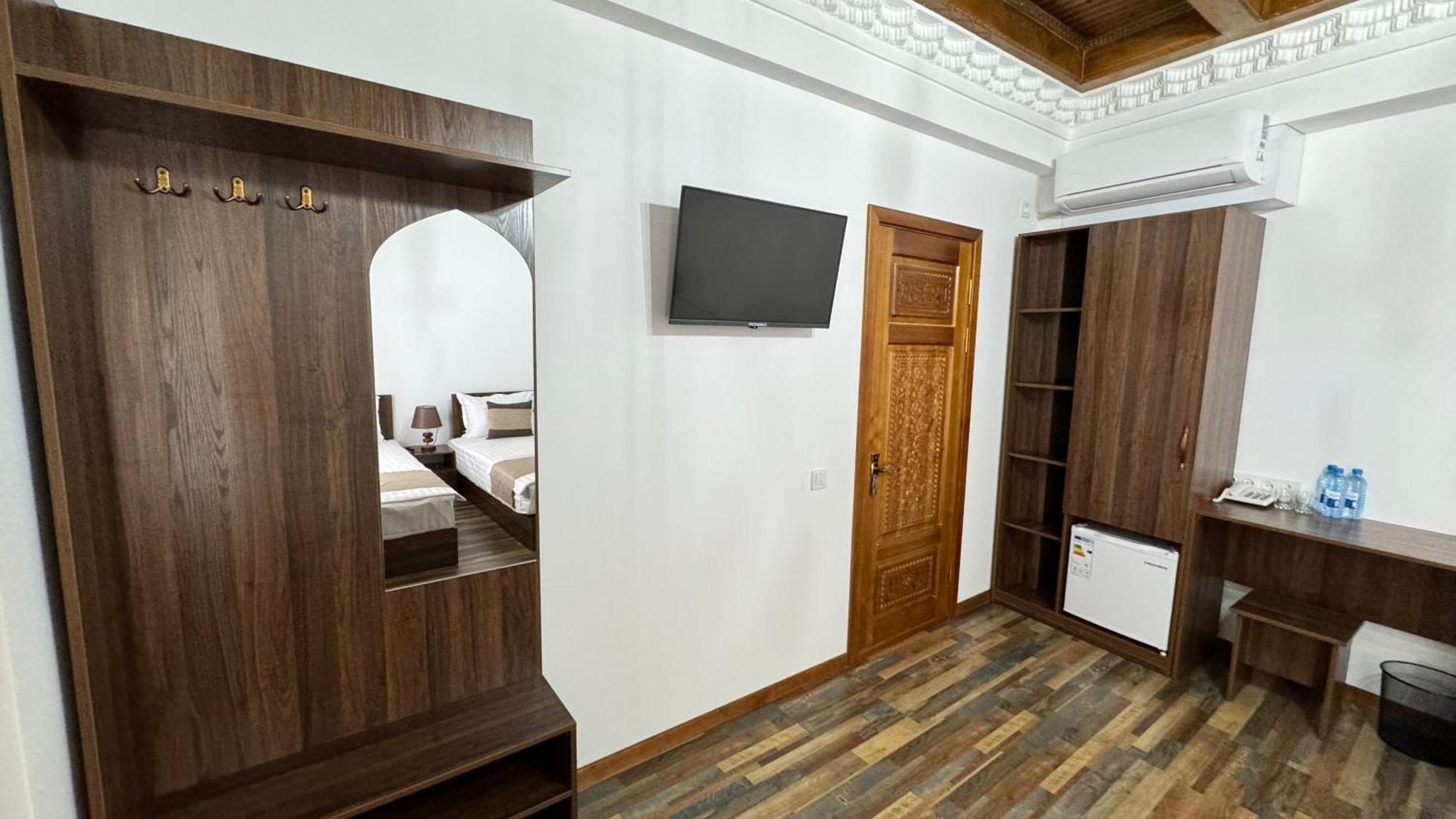 Mahbubakhon Guest House In Old City บูคารา ภายนอก รูปภาพ
