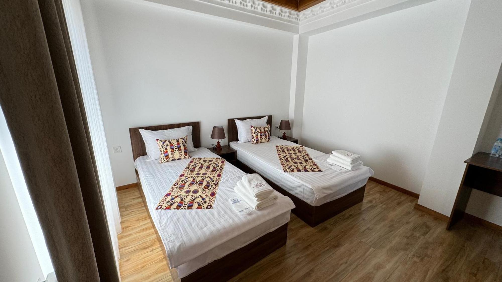 Mahbubakhon Guest House In Old City บูคารา ภายนอก รูปภาพ