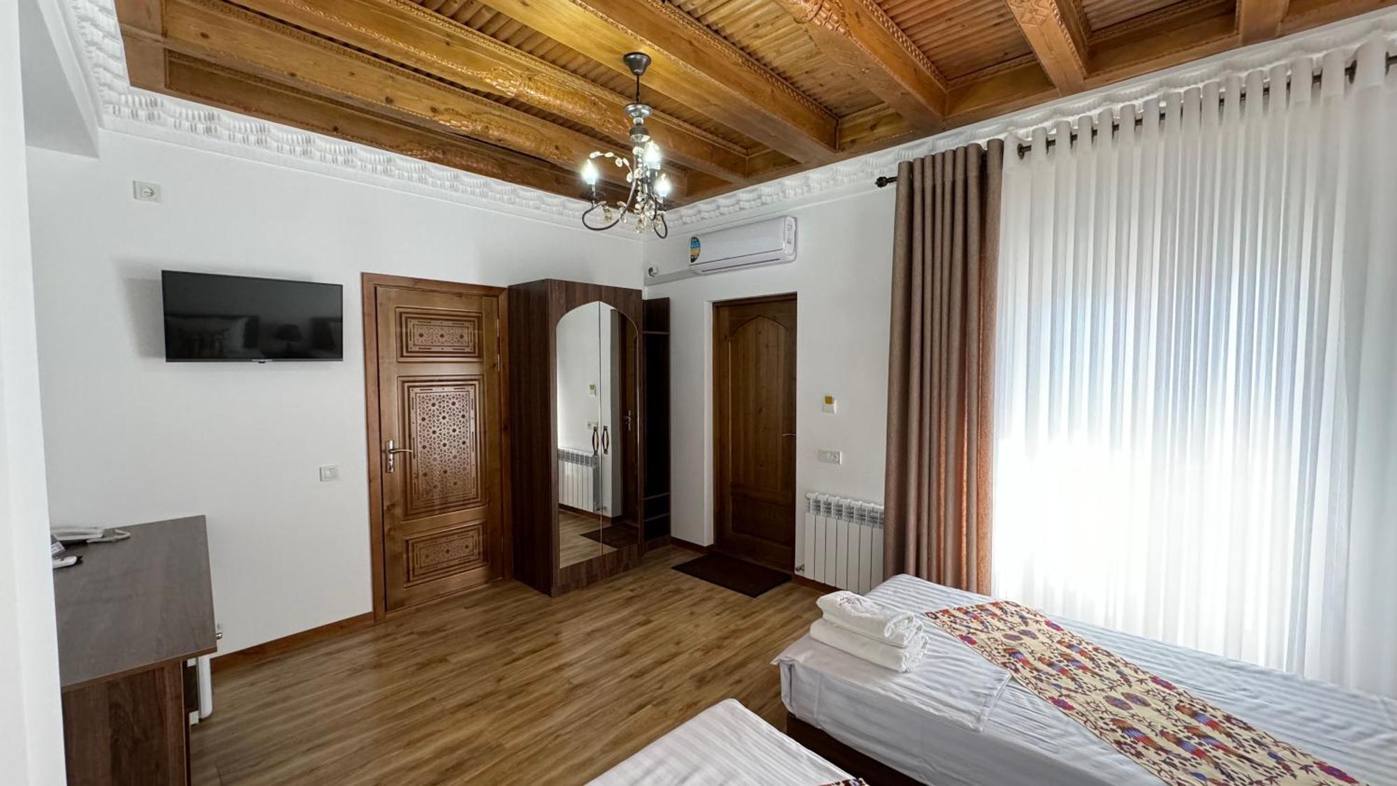 Mahbubakhon Guest House In Old City บูคารา ภายนอก รูปภาพ