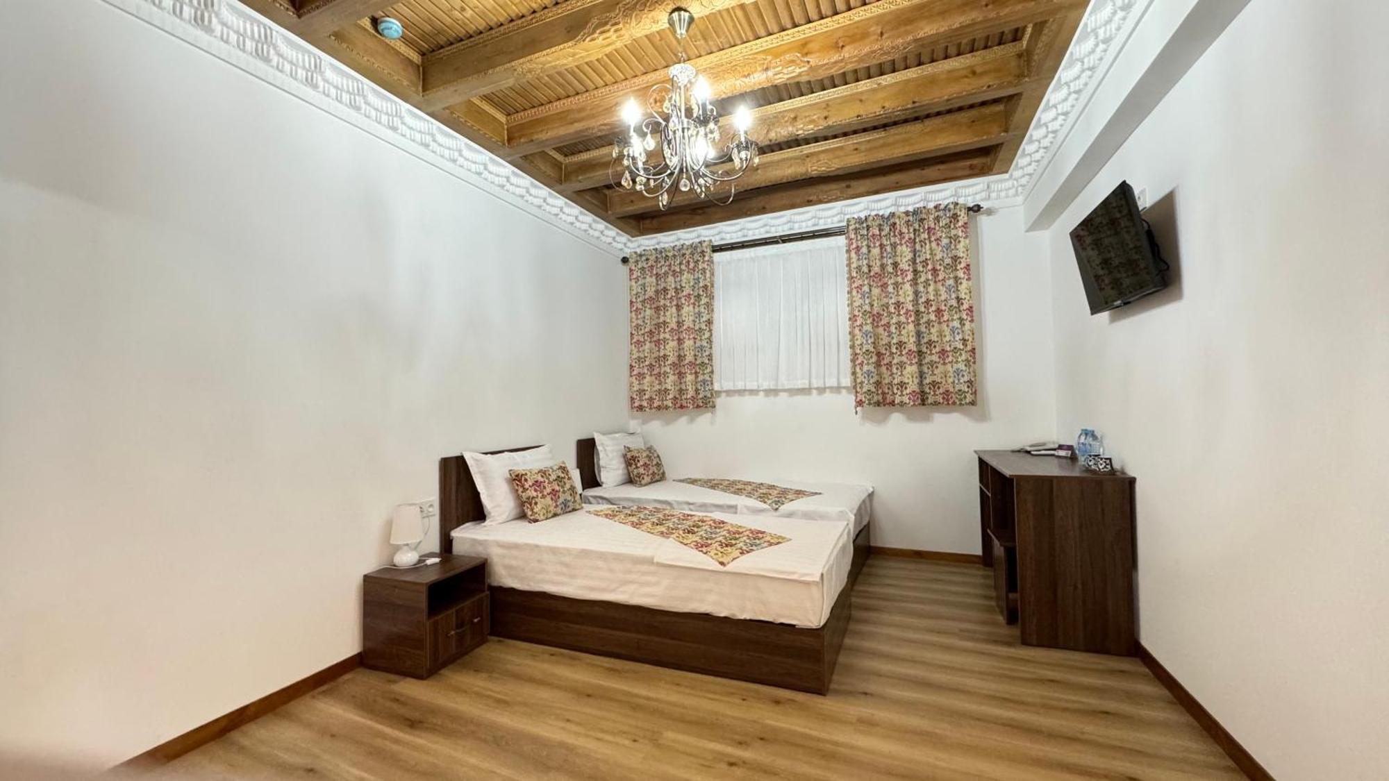 Mahbubakhon Guest House In Old City บูคารา ภายนอก รูปภาพ