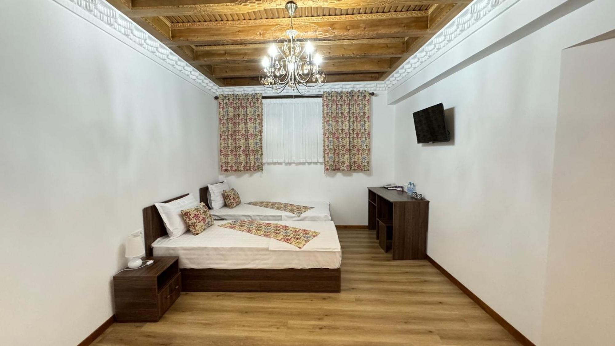 Mahbubakhon Guest House In Old City บูคารา ภายนอก รูปภาพ