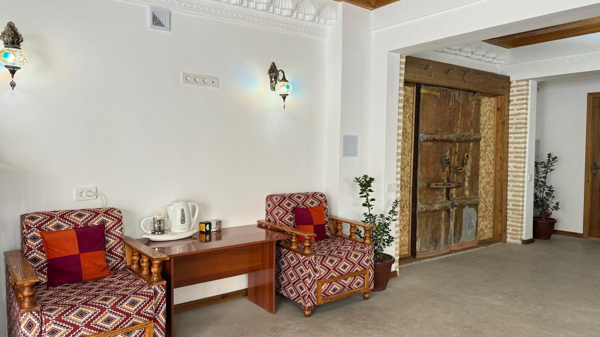 Mahbubakhon Guest House In Old City บูคารา ภายนอก รูปภาพ